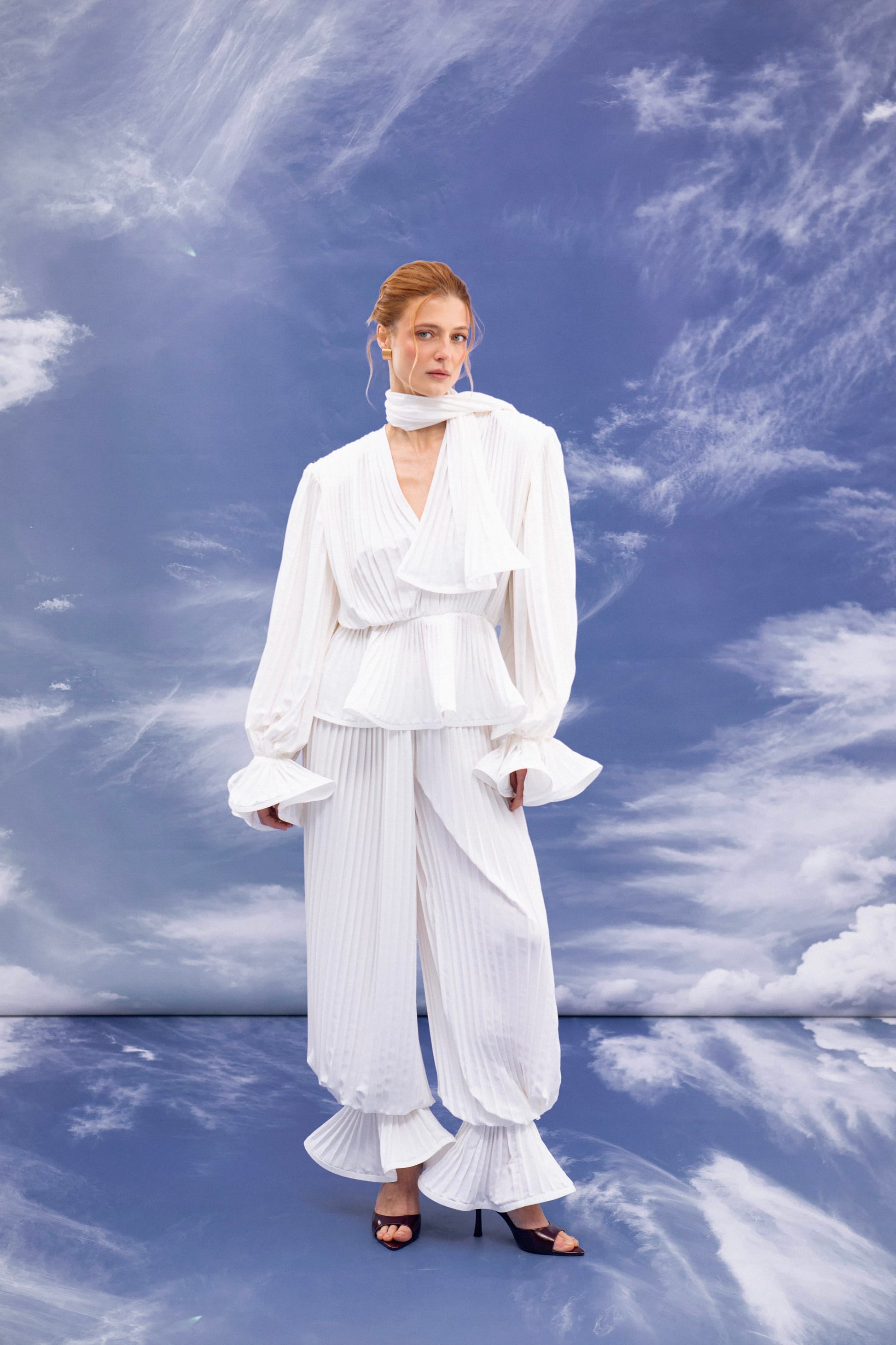 Pleated suit Ivory